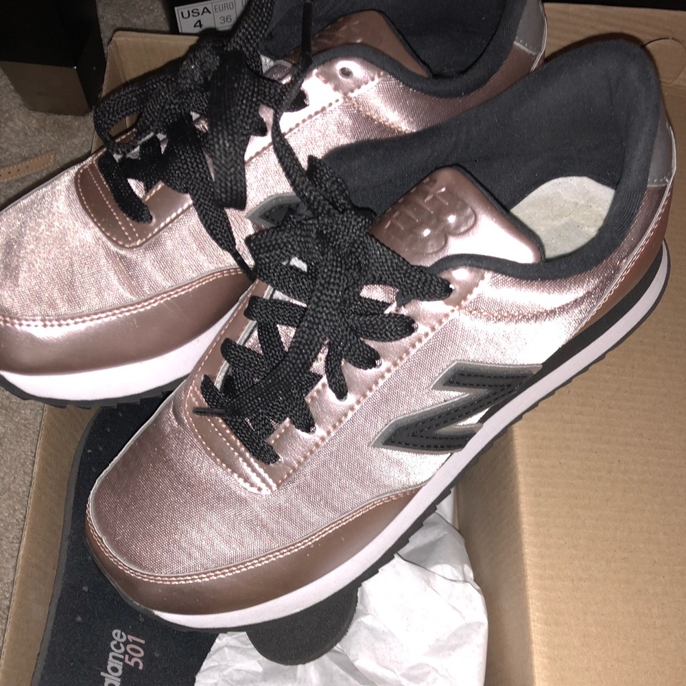 Women’s New Balance sz 6 euro 36.5 rose gold pink